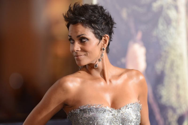 articles/2012/11/29/halle-berry-s-custody-fight-gets-physical/halle-berry-samuels-tease_s8n9ji