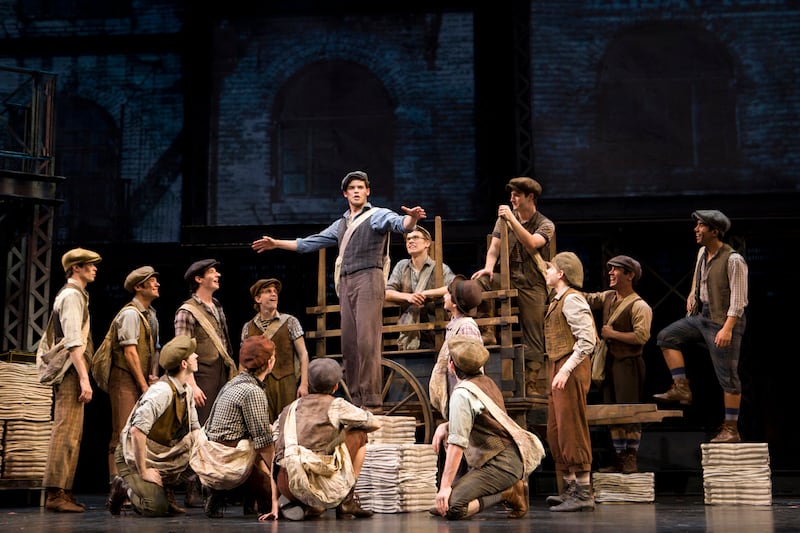 articles/2011/10/18/newsies-the-musical-director-kenny-ortega-on-how-he-cast-christian-bale/newsies-setoodeh_llj63e