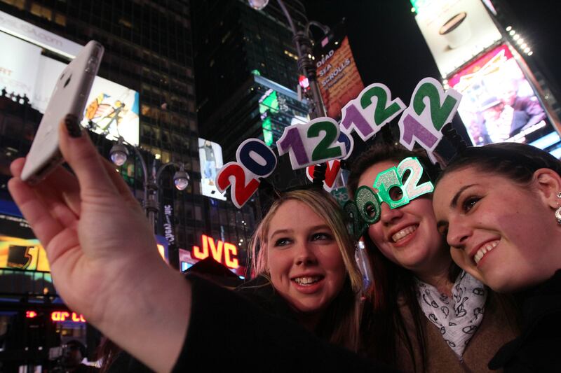 galleries/2011/12/31/new-years-eve-celebrations-around-the-world/new-years-eve-2012-times-square-cheat_m7xdb0