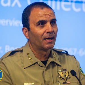 2019-07-18T003901Z_1563377986_MT1USATODAY13059190_RTRMADP_3_MARICOPA-COUNTY-SHERIFF-PAUL-PENZONE-HOLDS-A-PRESS_m40euu