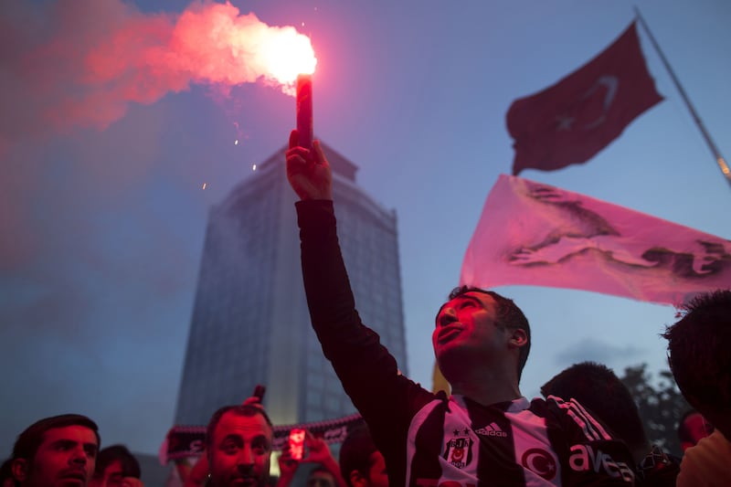 articles/2013/06/11/smiling-under-a-cloud-of-tear-gas-elif-shafak-on-istanbul-s-streets/130610-shafak-turkey-tease_ortjrl