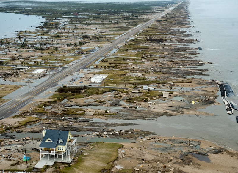 galleries/2010/09/02/15-worst-hurricanes/destructive-hurricanes---ike-08_wf1ixw