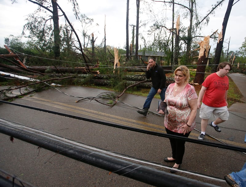 galleries/2014/04/29/the-path-of-destruction-tornadoes-left-in-the-south-photos/140429-tornado-12_khgh4d