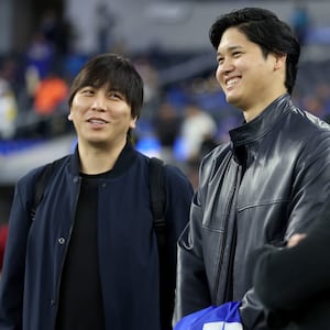 Shohei Ohtani (right) talks with his interpreter Ippei Mizuhara (left).