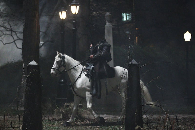 articles/2013/10/08/sleepy-hollow-is-tv-s-craziest-most-over-the-top-new-show-and-you-should-watch-it/131007-sleepy-hollow-zimmerman-tease_dlmabt