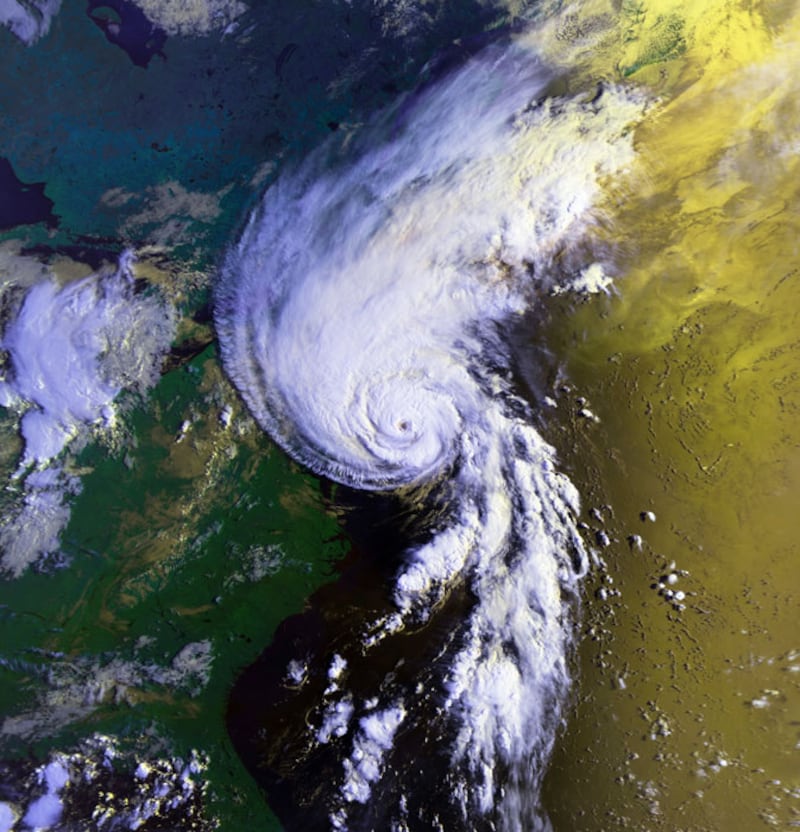 galleries/2010/09/02/15-worst-hurricanes/destructive-hurricanes---bob_q1yupe