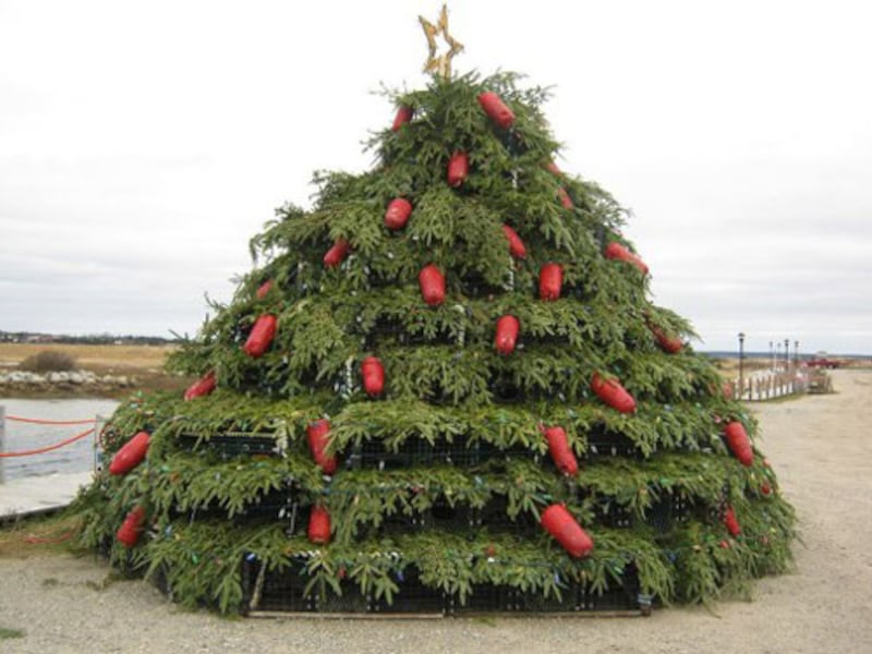 articles/2013/12/21/new-england-s-crazy-christmas-tree-tradition/lobster-trap-christmas-tree-nova-scotia_zuor9u