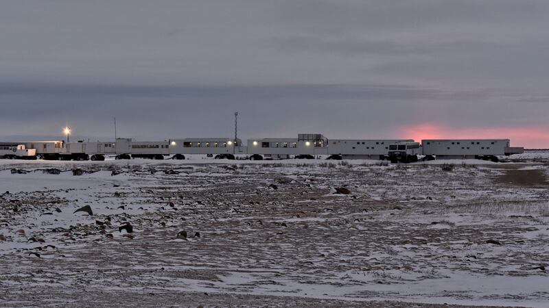 01-Tundra-Buggy-Lodge-Sunset-Withrow-Brandon16-9Ratio-embed_tnxuur