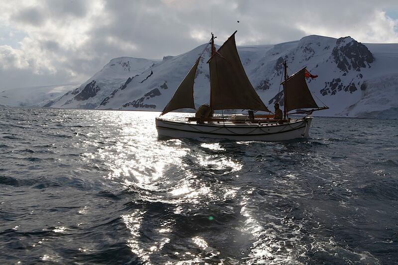 articles/2014/01/12/polar-explorer-vs-reality-tv-crew-tim-jarvis-in-the-footsteps-of-shackleton/140110-hartman-chasing-shackleton-tease_oe3uxc