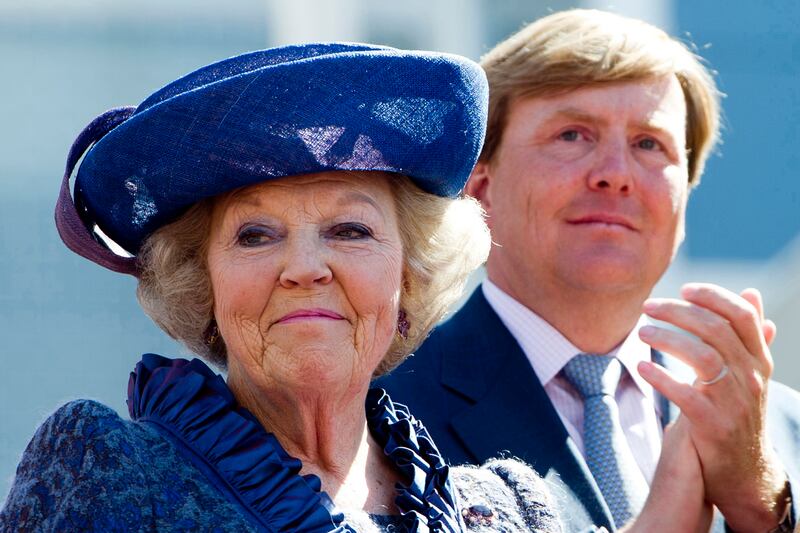 articles/2013/01/28/dutch-queen-beatrix-abdicates-throne/130128-queen-beatrix-visser-tease_xmyhsd