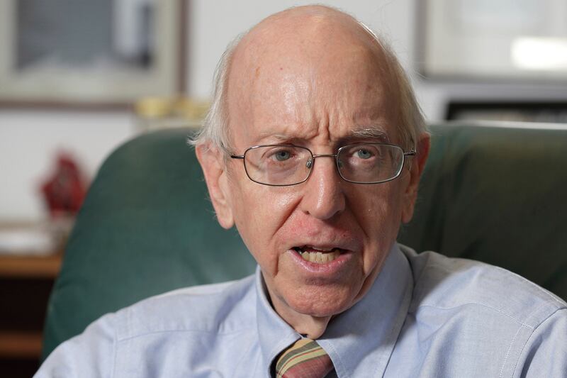 articles/2013/10/23/why-judge-posner-is-right-on-voter-id-laws/131023-hasen-judge-tease-embed_scaecy