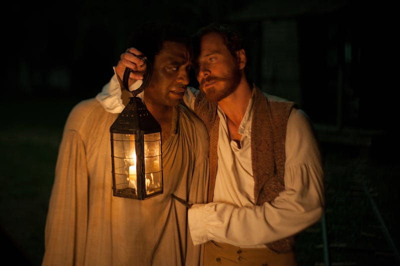 articles/2013/08/31/12-years-a-slave-starring-chiwetel-ejiofor-and-michael-fassbender-is-mesmerizing/130831-12-years-slave-stern-tease_cllens