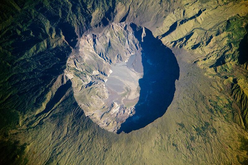 articles/2014/05/05/the-volcano-that-rewrote-history/140505-tambora-oconnor-tease_qqptqk