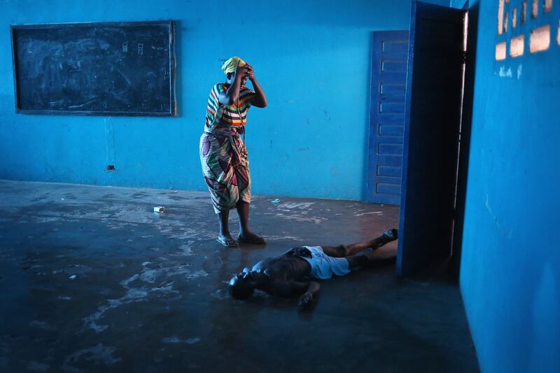 galleries/2014/08/21/violence-and-chaos-ensue-as-panic-spreads-in-liberia-photos/140821-ebola-liberia-3_mne3lx