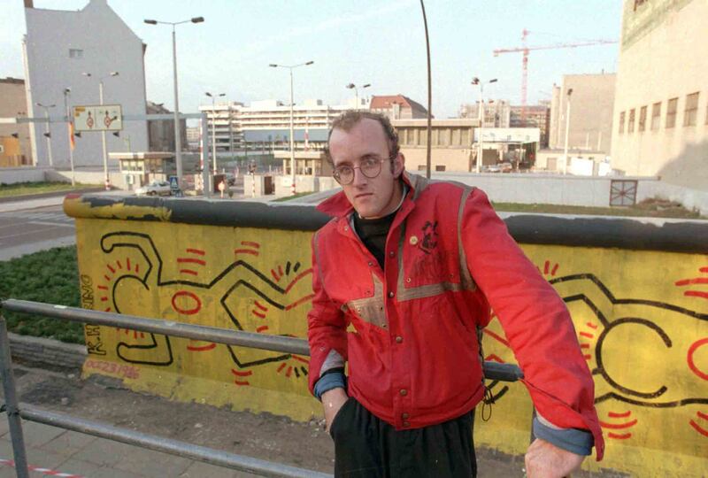 articles/2017/04/29/when-keith-haring-graffitied-the-berlin-wall/170428-mcnearney-harring-masterpiece-embed_ubrcgd