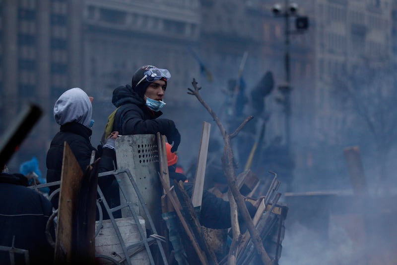 articles/2014/02/19/photos-from-the-fiery-battle-for-kyiv-ukraine/140219-ukraine-protest2_tease_zkvz1w