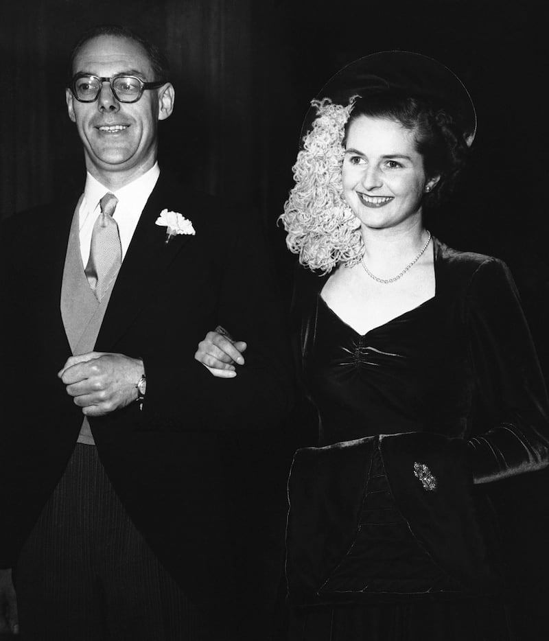 galleries/2013/04/08/a-look-at-the-life-of-the-iron-lady-photos/margaret-thatcher-obituary-husband_xyspzk