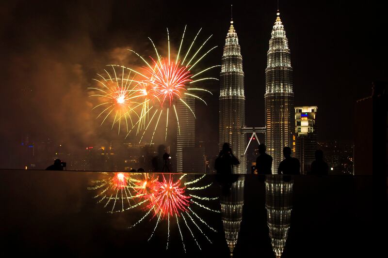 galleries/2011/12/31/new-years-eve-celebrations-around-the-world/new-years-eve-celebrations-around-the-world-kuala-lumpur-malaysia_xzhdxx