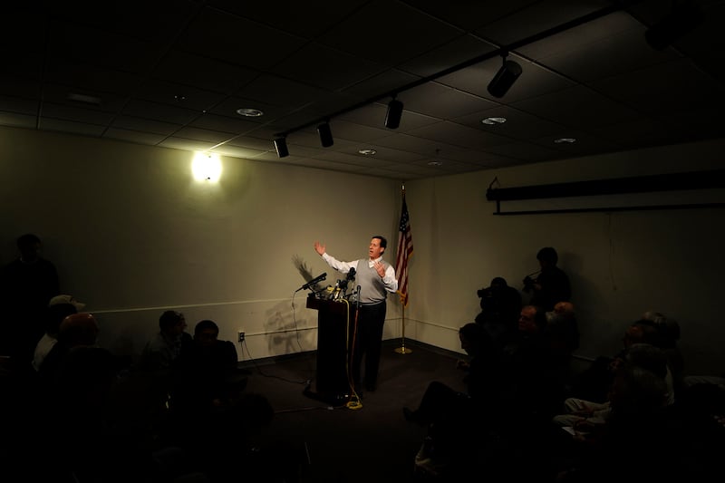 galleries/2012/01/07/gop-candidates-campaign-in-new-hampshire-photos/gop-candidates-campaign-in-new-hampshire-04_m7as03