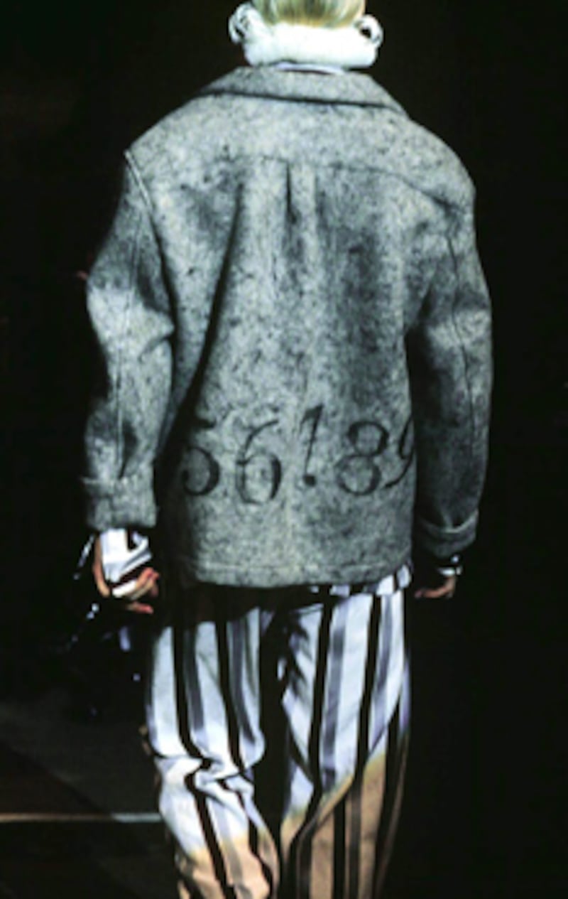 articles/2009/07/15/top-runway-faux-pas/honigman---political-fashion---comme-des-garcons_k9khug