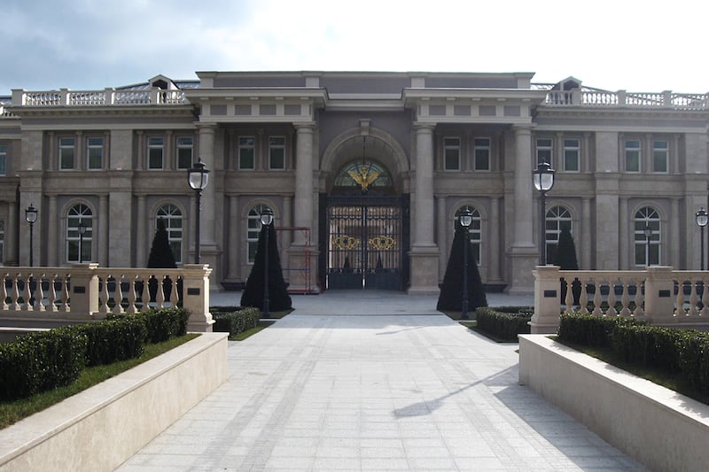 articles/2012/08/13/a-secret-putin-palace-on-russia-s-black-sea/russian-mansion-nemtsova-embed1_gxmqgl