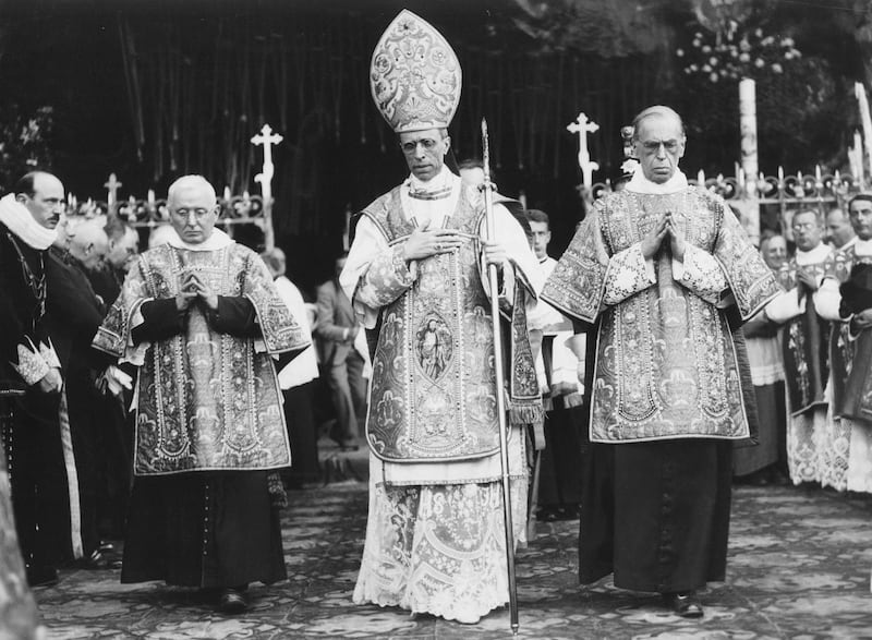 galleries/2013/03/12/most-fashionable-popes-from-benedict-to-pope-john-ii-photos/130311-fancy-pope-Pius-XII_ryoyzt