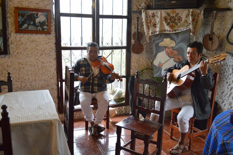 articles/2014/05/05/the-road-to-cinco-de-mayo/140502-cinco-de-maya-travel-emded01_tqxpr9