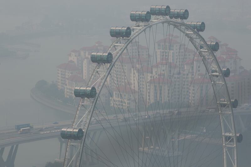 galleries/2013/06/20/terrifying-pollution-blankets-singapore-it-s-indonesia-s-fault/300620-Singapore-smog-04_gcwrb2