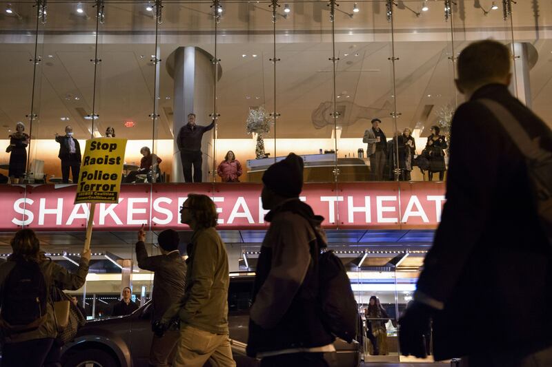 galleries/2014/12/05/day-2-scenes-from-the-eric-garner-protests-photos/141204-garner-11_hqrsnp