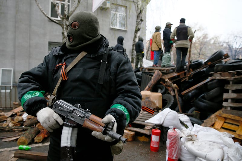 articles/2014/04/13/inside-the-occupied-police-station-in-sloviansk/140413-patrikarkos-slov-tease_vxwywz