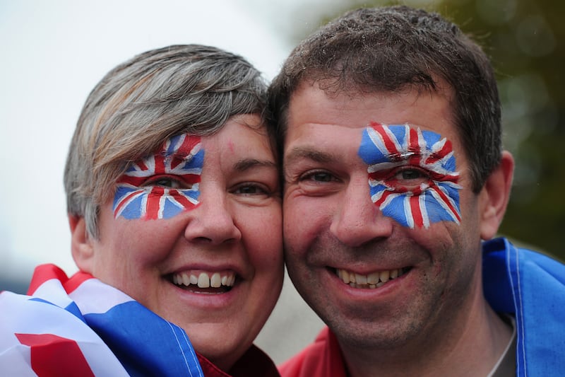 galleries/2012/06/04/diamond-jubilee-fashion-queen-elizabeth-kate-middleton-and-more-photos/jubilee-fashion-face-paint_i2wyfr