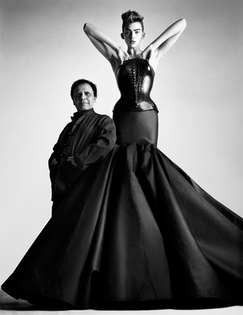 galleries/2013/09/27/azzedine-alaia-exhibition-opens-in-paris-photos/130916-Azzedine-alaia-6_ch4ypf