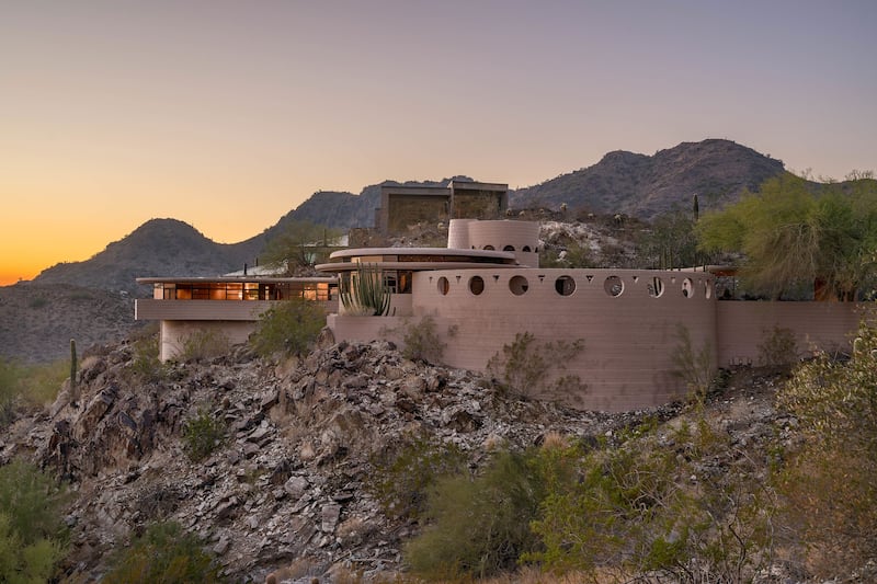 180128-mcnearney-omg-i-want-this-house-frank-lloyd-wright-arizona-2_cbewgs