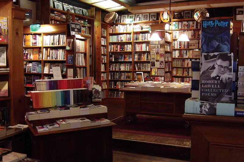 galleries/2011/10/13/america-s-greatest-independent-bookstores-photos/independent-bookstores-three-lives-books_tunfee