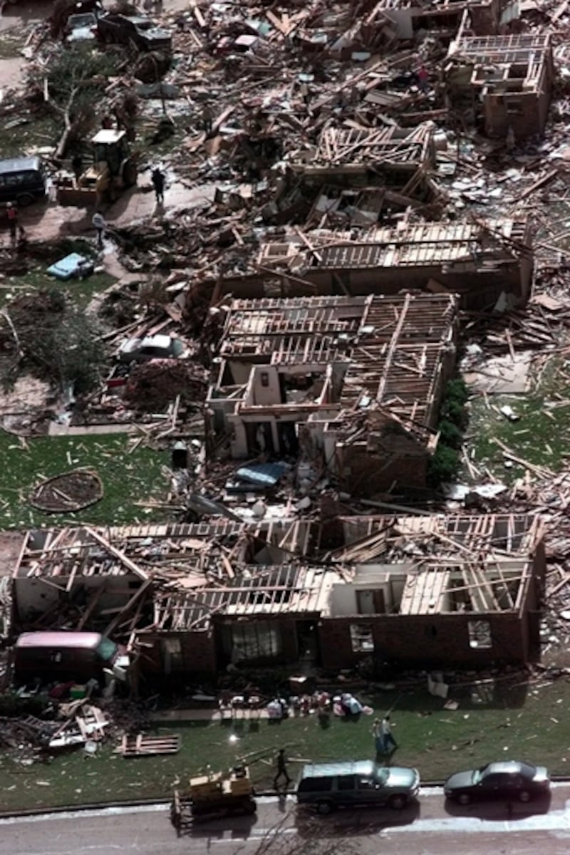 articles/2013/05/20/moore-oklahoma-may-be-the-tornado-capital-of-america/130520-shapiro-moore1999_puaoyc