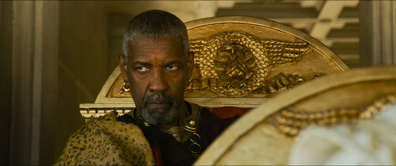 Denzel Washington plays Macrinus