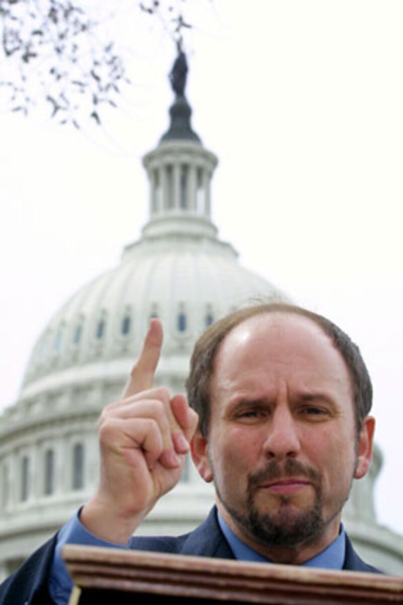 galleries/2010/04/12/politicians-killed-in-plane-crashes/politician-plane-crashes---wellstone_w4labu