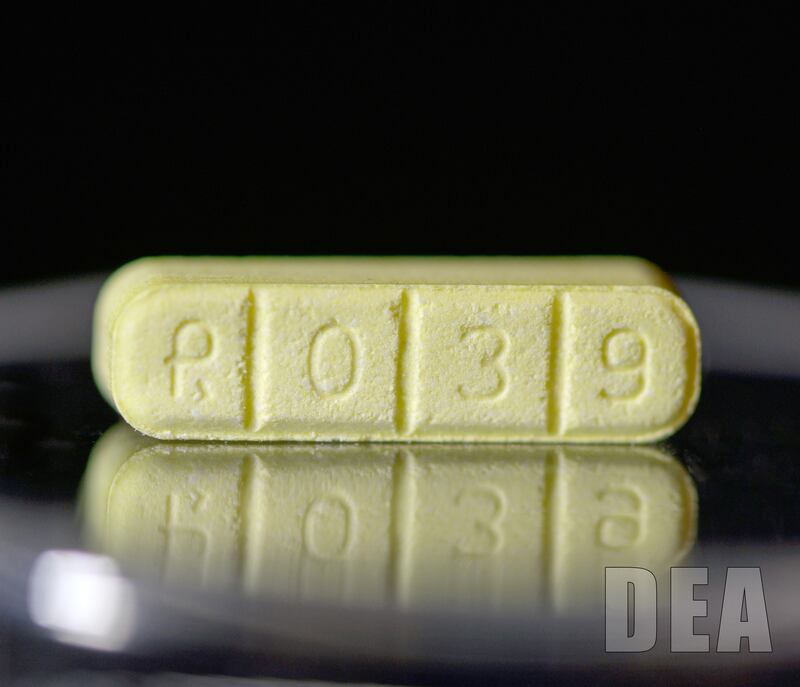 Xanax_Counterfeit_front_watermark_anbo5n