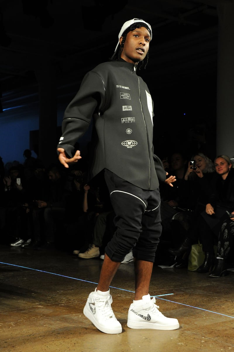 articles/2013/02/10/street-wear-brand-hood-by-air-makes-fashion-week-debut/130210-Sidell-Hood-by-Air-02_soihye