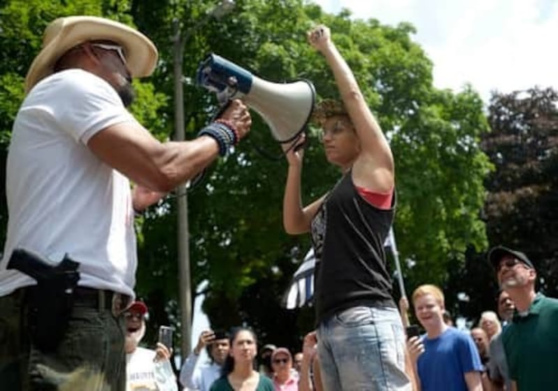 Black_Lives_Matter_BLM_counterprotesters_at_a_Blue_Lives_Matter_Protest_in_Kenosha_fcpjg0