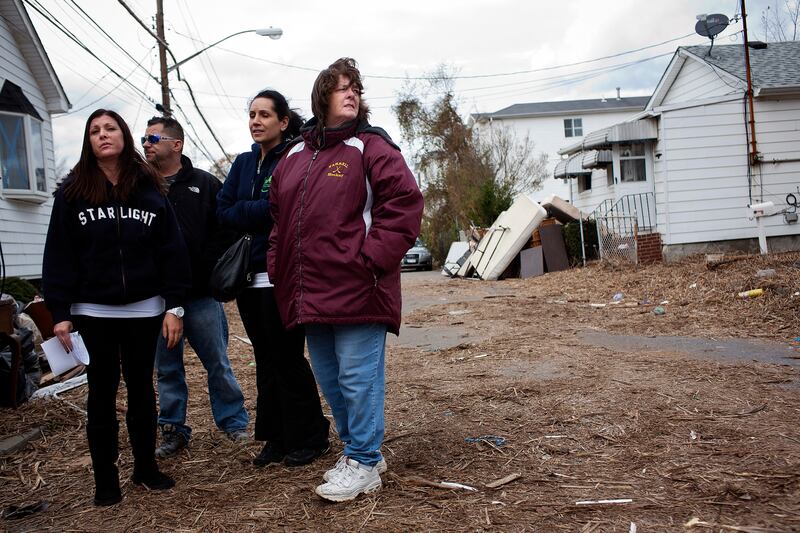 galleries/2012/11/03/staten-island-sandy-alan-chin-photos/staten-island-sandy-alan-chin-photos-01_th3naq