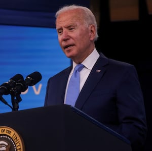 2021-08-27T100142Z_1696966283_RC2MDP9GXYK7_RTRMADP_3_USA-BIDEN-POLL_c4cm9y