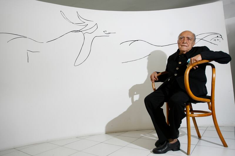 galleries/2012/12/07/the-life-and-work-of-brazilian-architect-oscar-niemeyer-photos/oscar-niemeyer-portrait_fimmj4