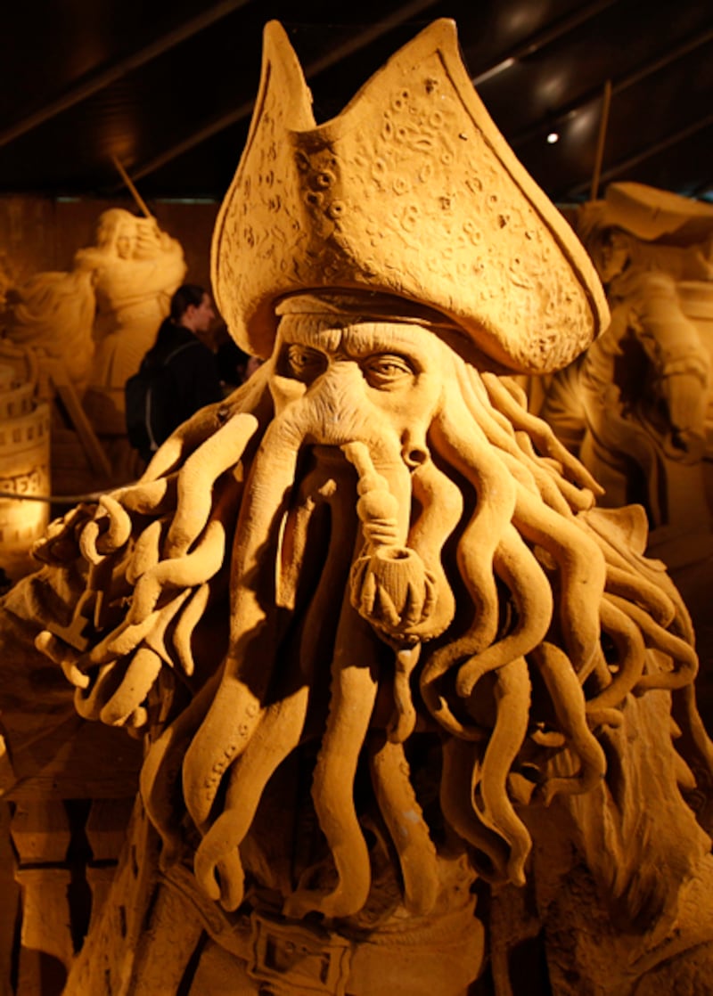 galleries/2011/07/16/most-amazing-sand-castle-photos/pirates-caribbean-most-amazing-sand-castles-photos_nbcpxm