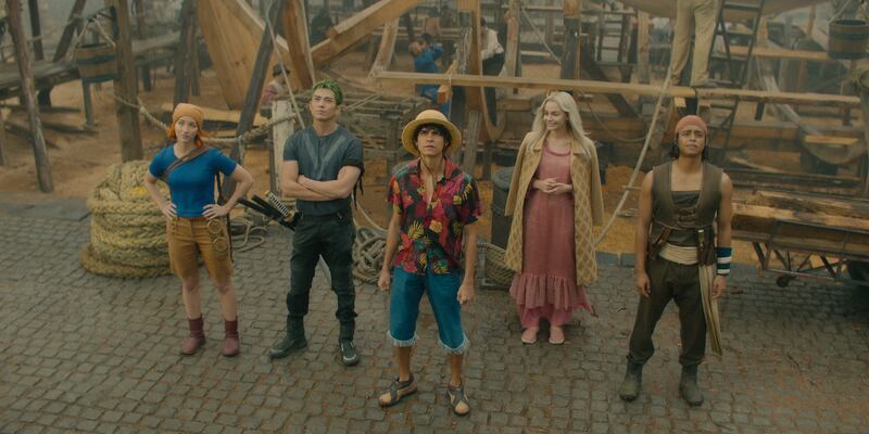 Emily Rudd as Nami, Mackenyu Arata as Roronoa Zoro, Iñaki Godoy as Monkey D. Luffy, Celeste Loots as Kaya, Jacob Romero Gibson as Usopp in season 1 of One Piece.