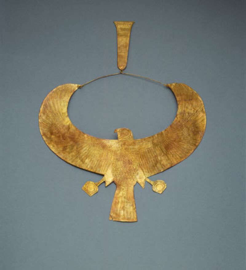 galleries/2010/04/19/king-tut-nyc/king-tut---golden-pectoral_u1eizm