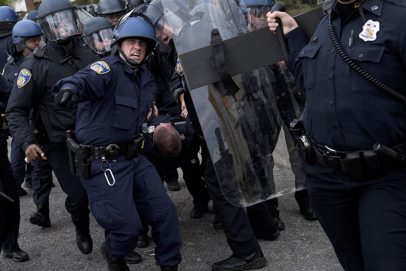 articles/2015/04/28/why-freddie-gray-ran-this-time/150428-baltimore-protests1_qsqg6h