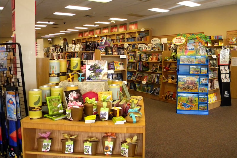 galleries/2011/10/13/america-s-greatest-independent-bookstores-photos/independent-bookstores-andersons_upkqc8