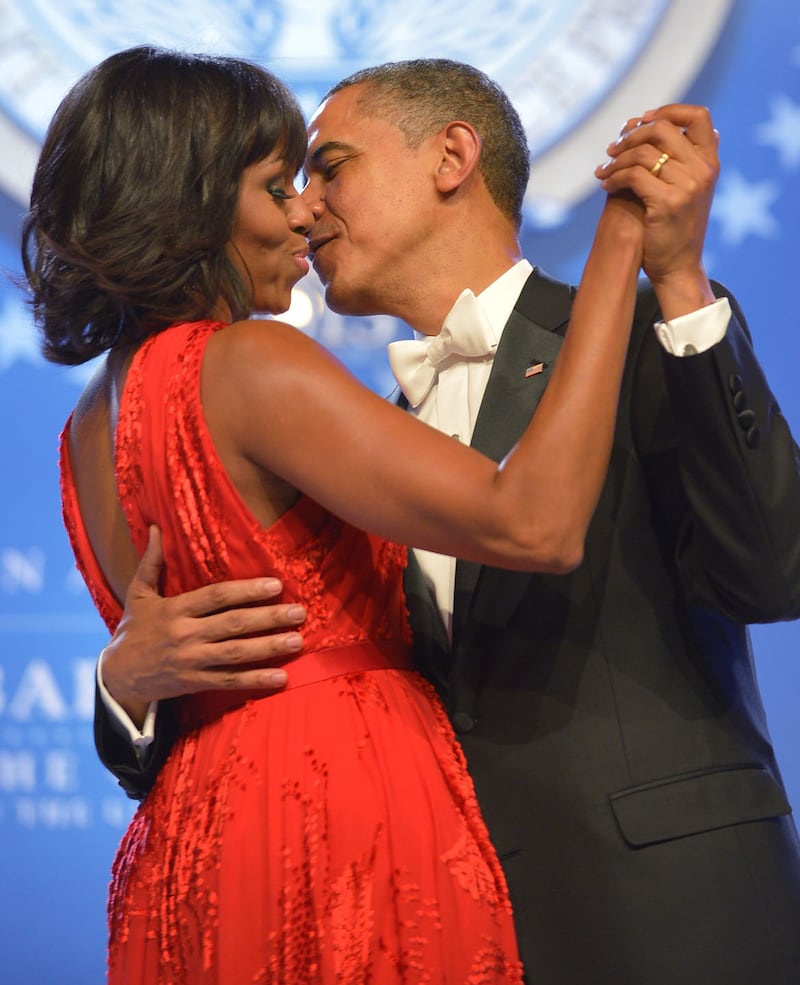 galleries/2013/01/21/best-images-from-the-inaugural-balls-photos/130121-inaugural-ball-obamas-kiss_vqhfdc