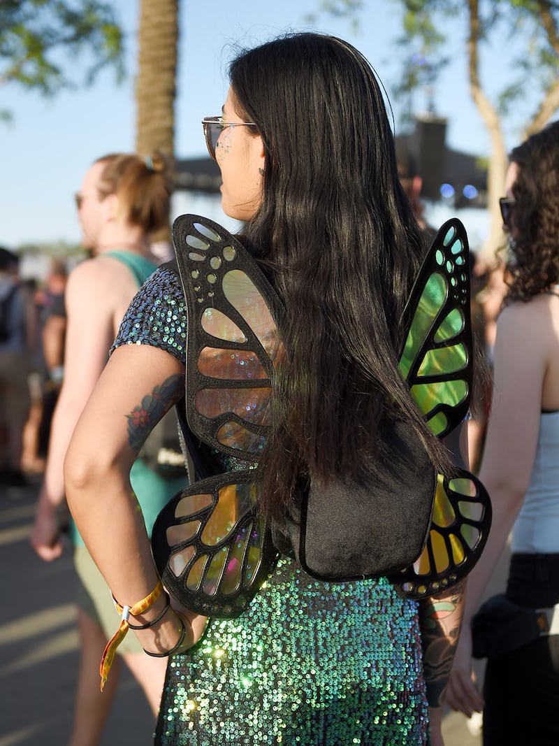 galleries/2017/04/22/look-at-these-coachella-basics/170421--stern-coachella-02_pplp6c